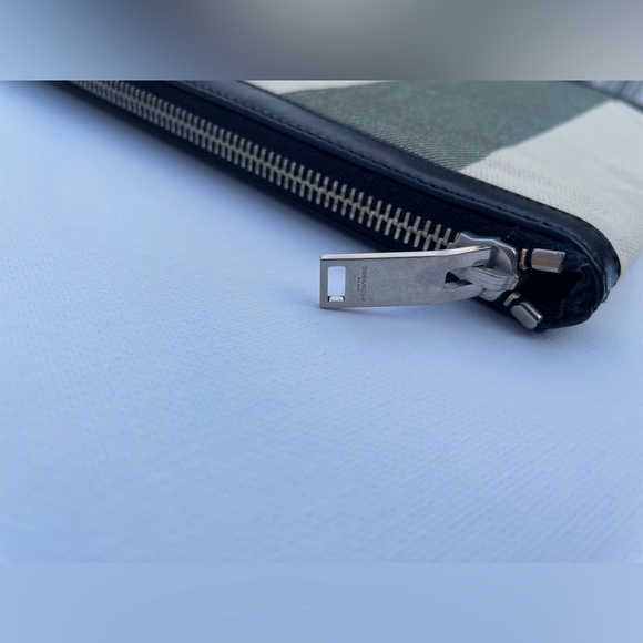 Authentic Saint Laurent handheld clutch bag - Picture 6 of 11